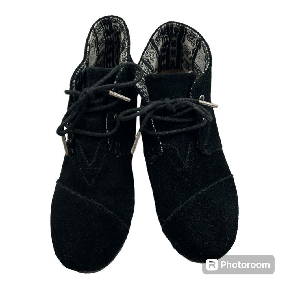 Tom’s black microsuede wedge ankle bootie size 8